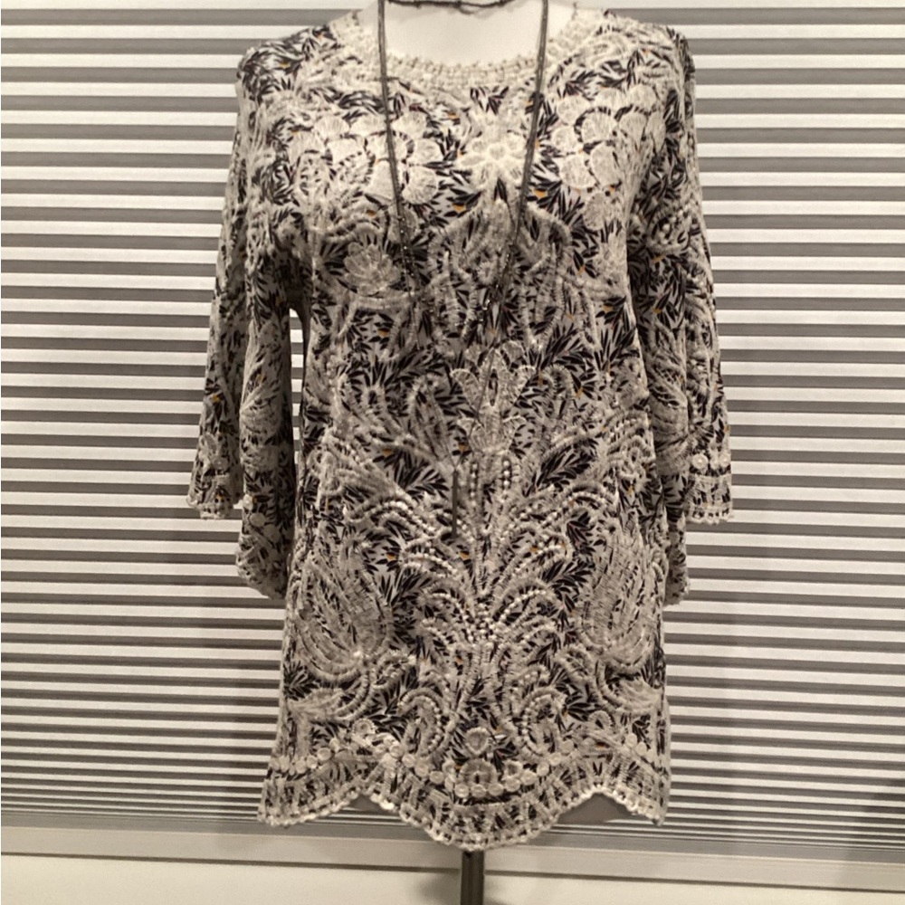 Solitaire Black and White Lace Blouse